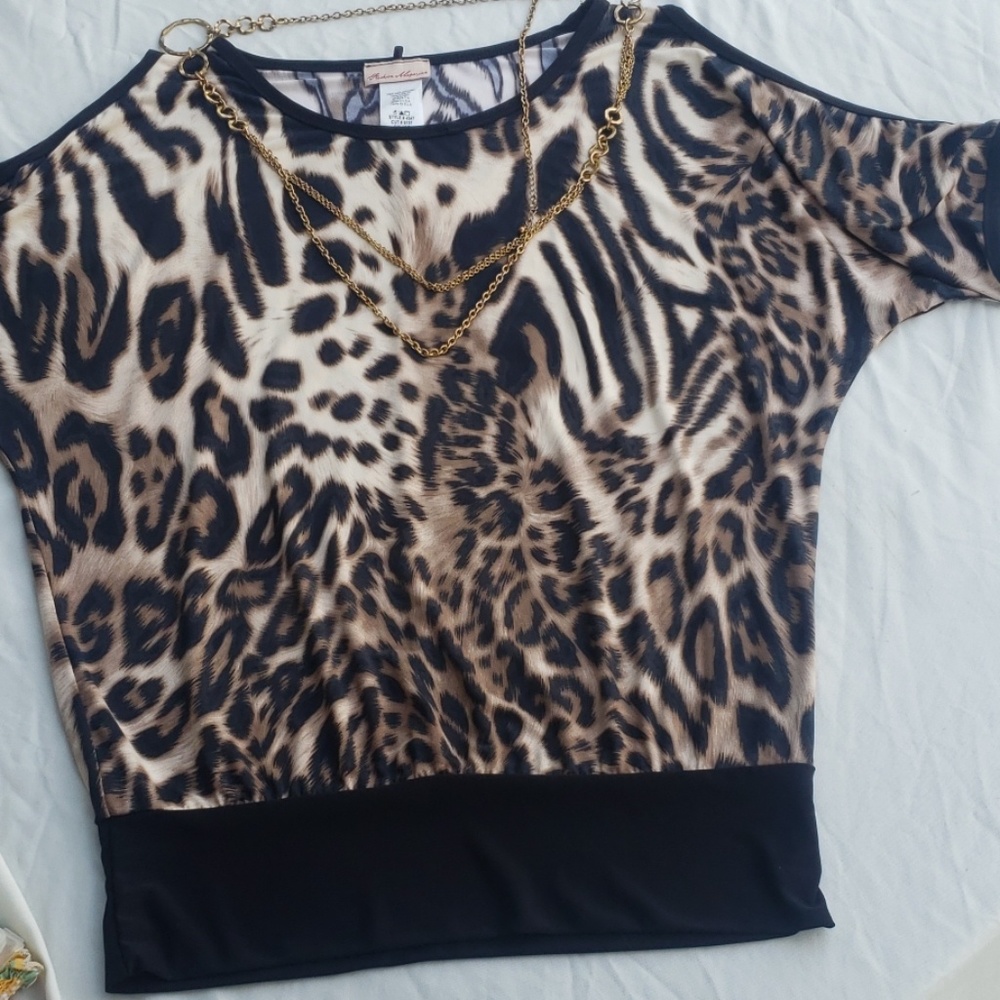 Silk animal print blouse w/matching necklace.